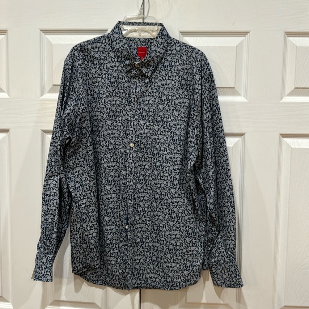 SFA Red label men’s shirt, size XL.